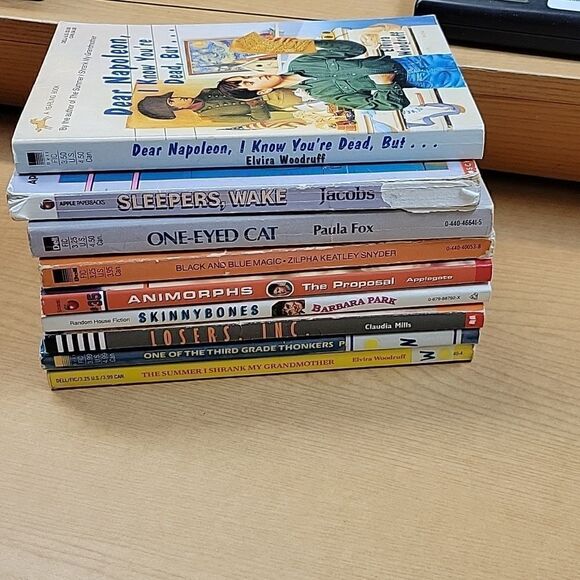 9 Assorted paperback books for young teens - Picture 12 of 12